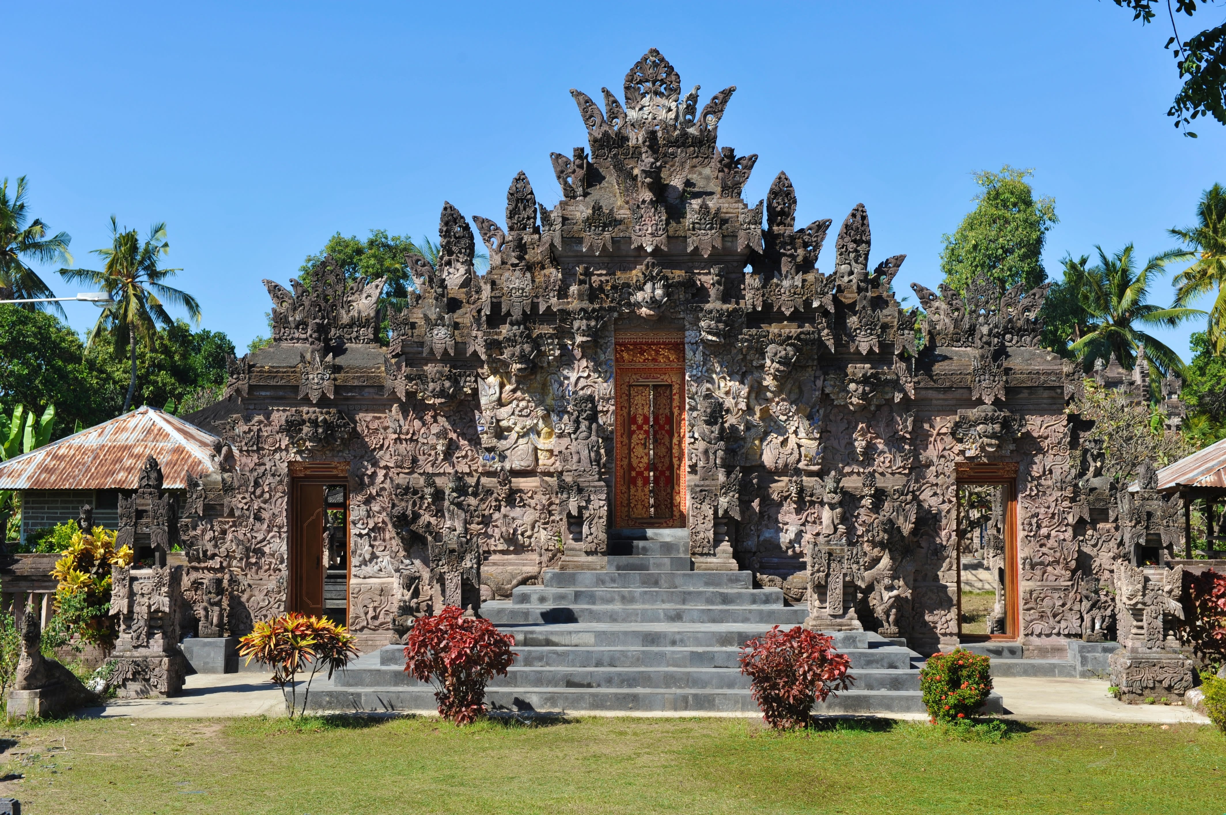 Image Bali, en tongs et en sarong !