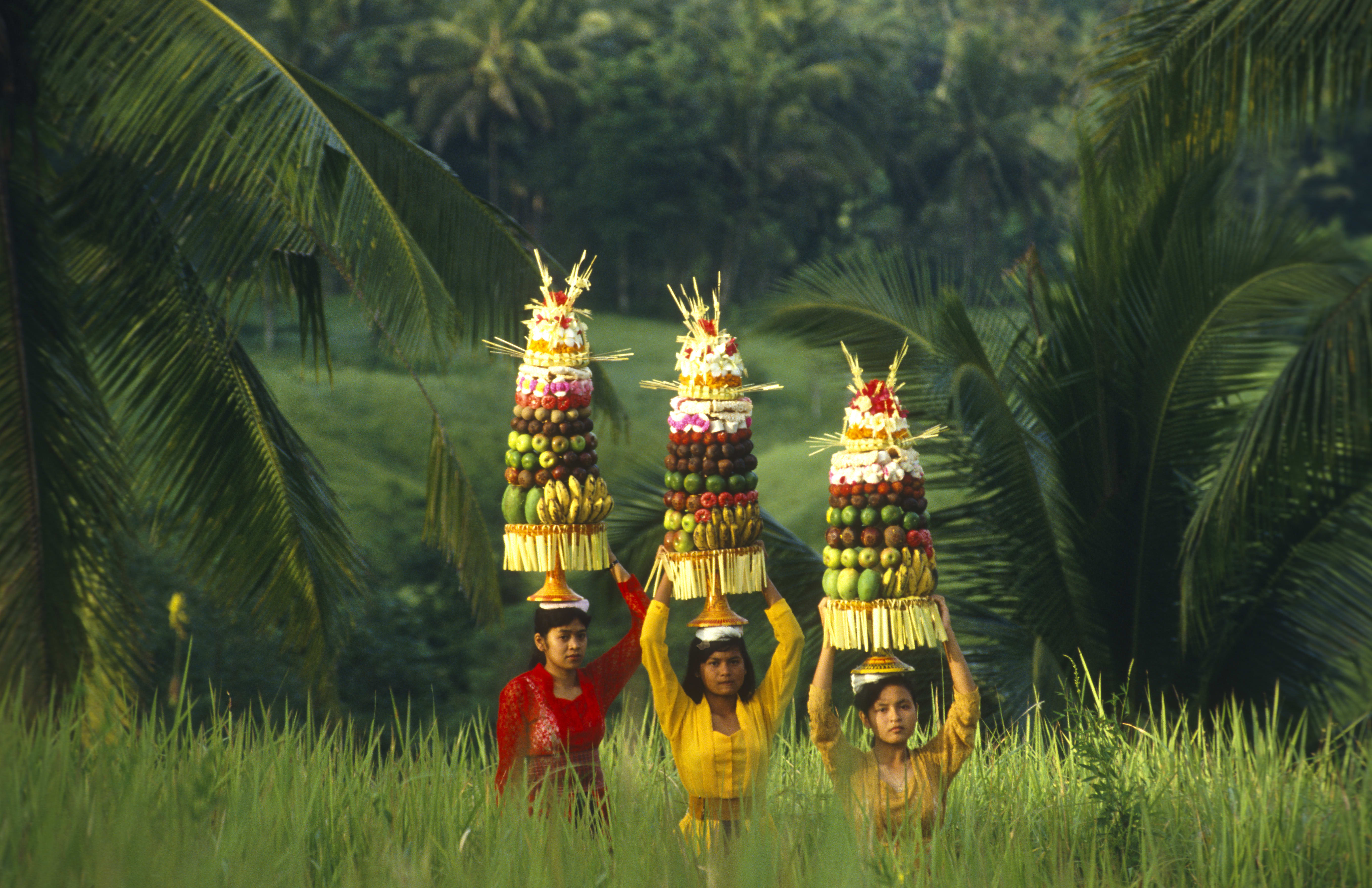 Image Bali, en tongs et en sarong !