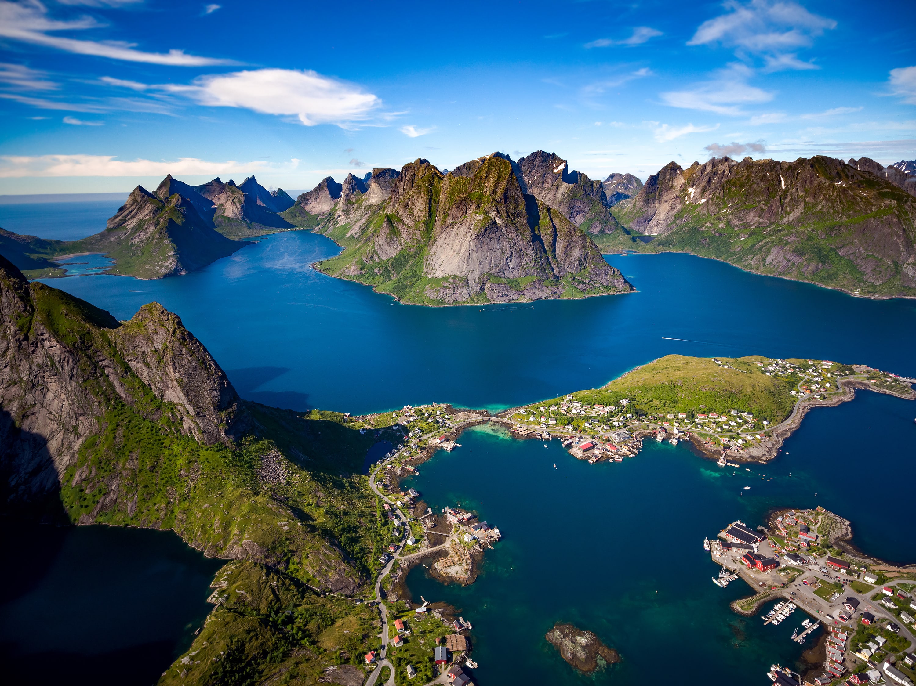 Image Sommets et crêtes des îles Lofoten