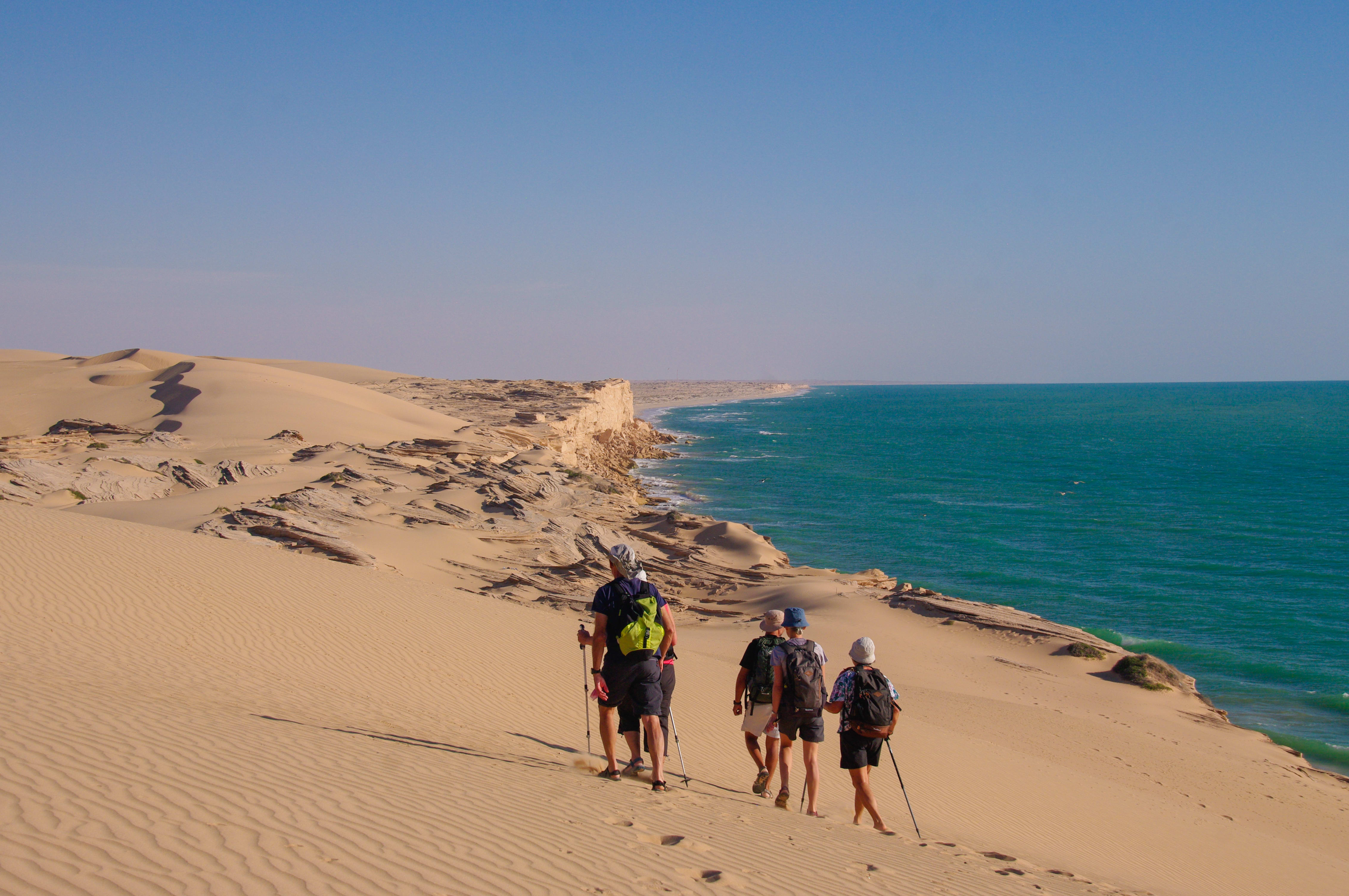 Image Montagnes, dunes et océan