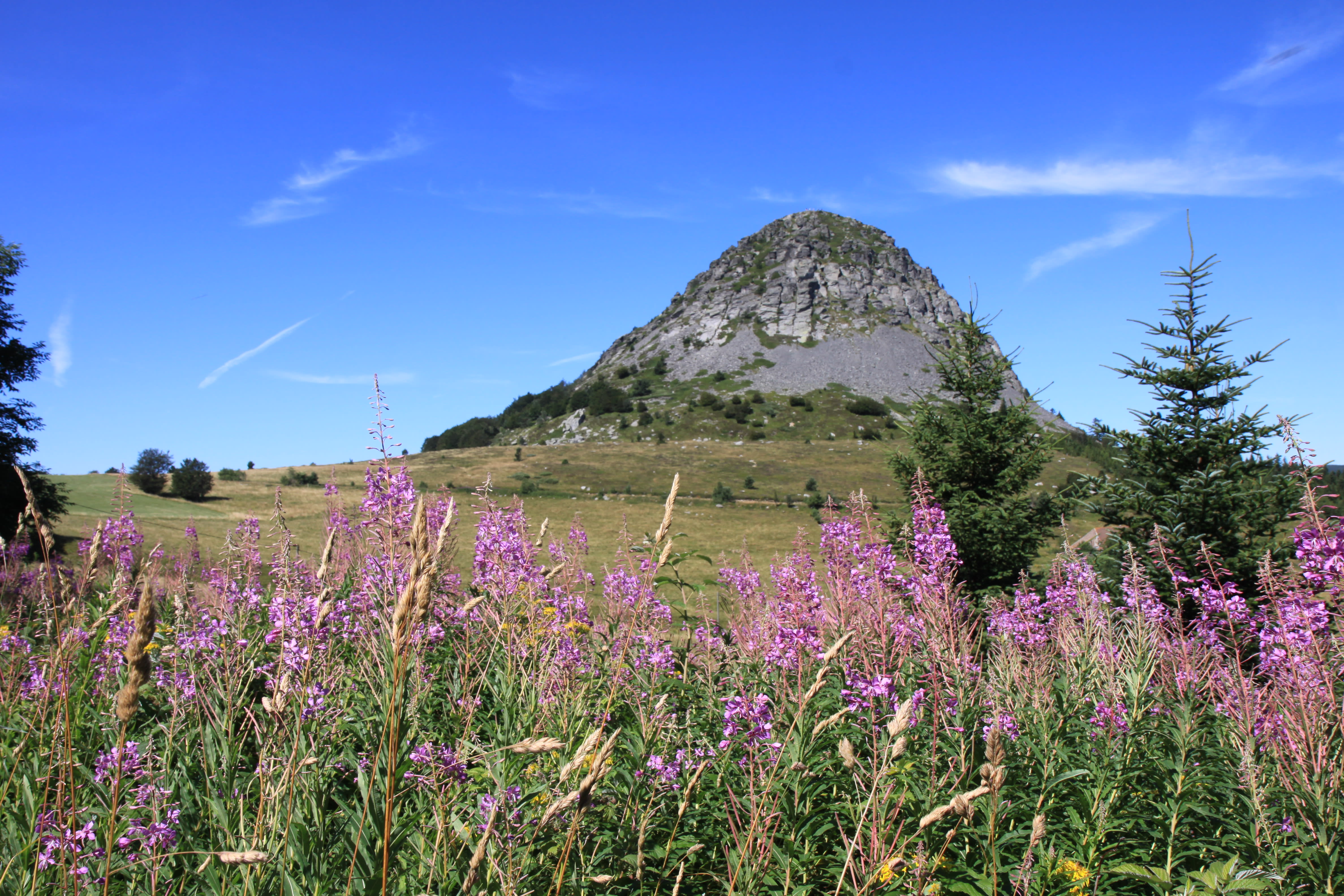 Image Ardèche, Le Mont Mézenc et la source de la Loire
