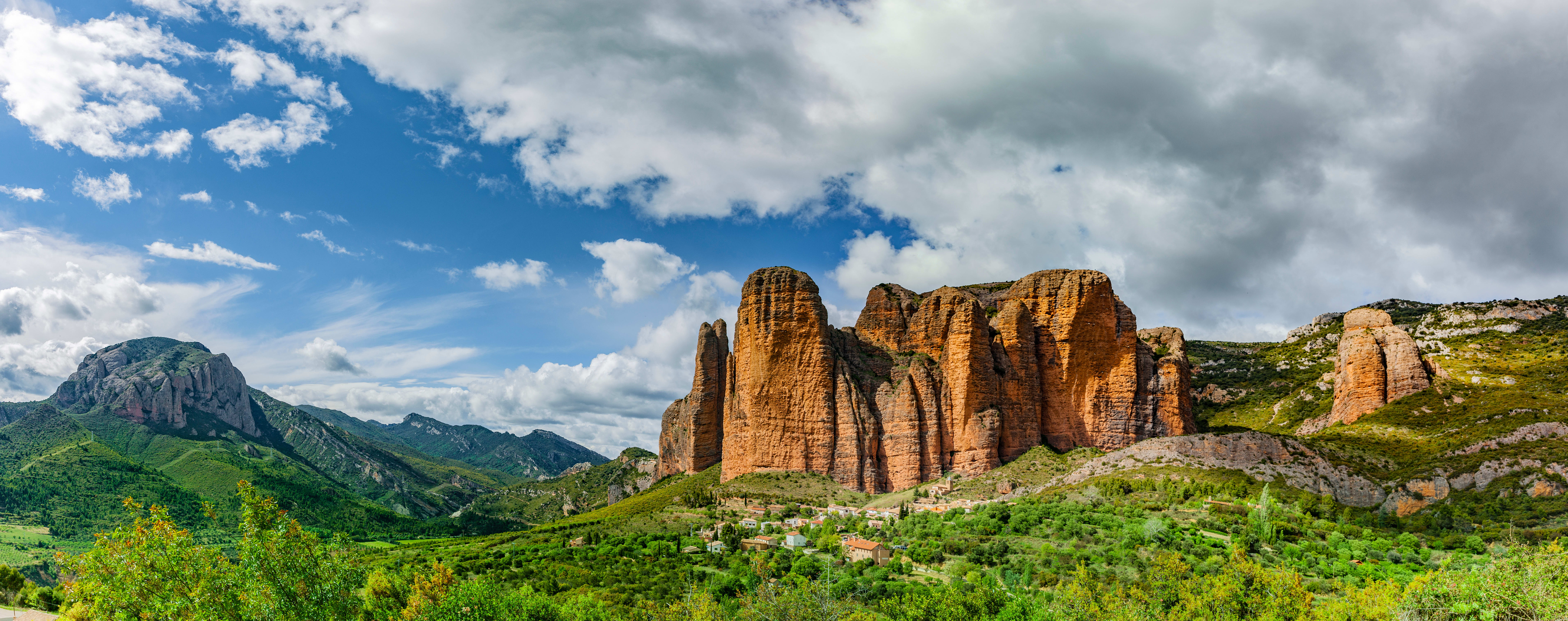 Citadelles de pierre en Aragon, de Jaca à Riglos