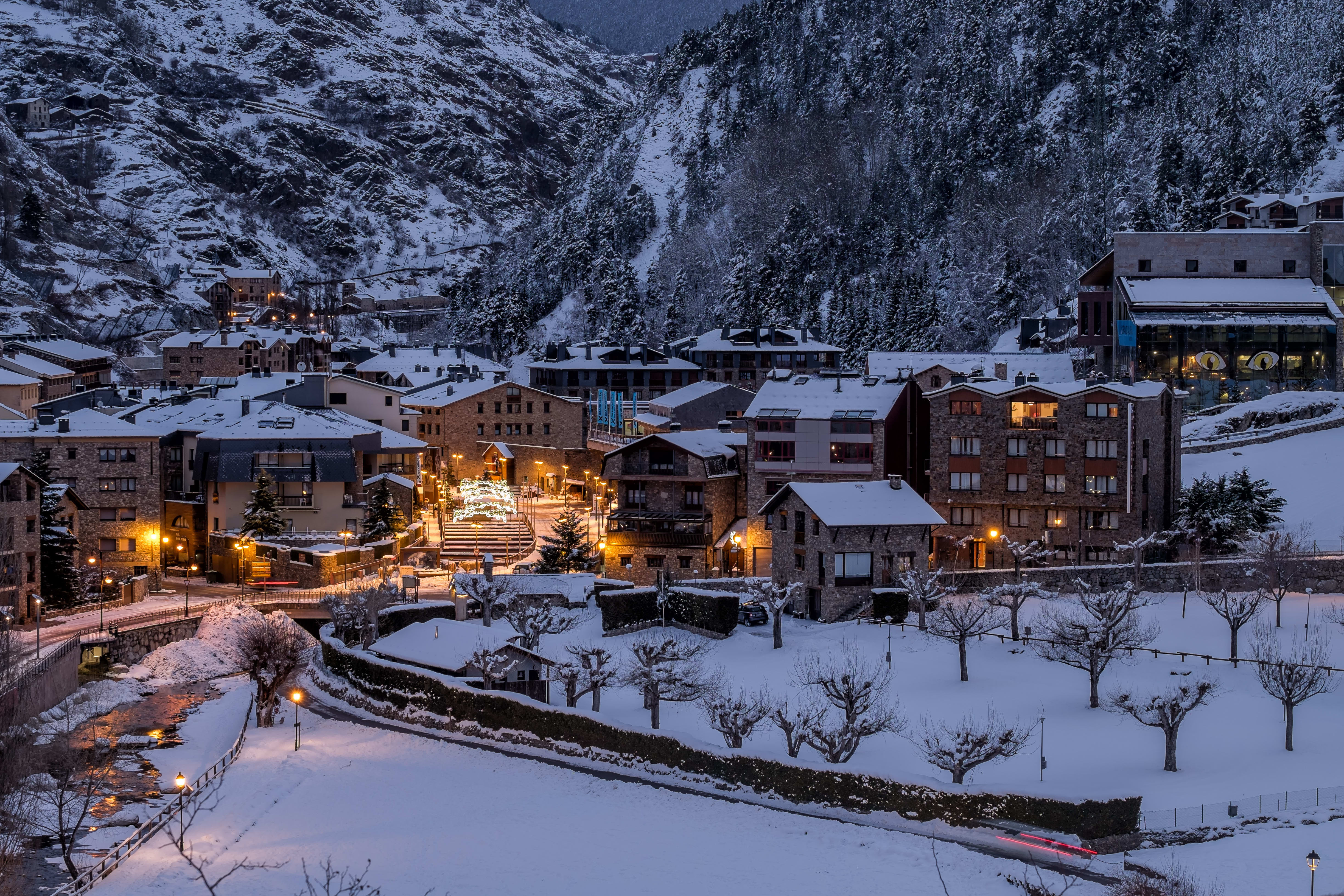 Image Andorre hivernale : randonnées en raquettes et hôtel confort !
