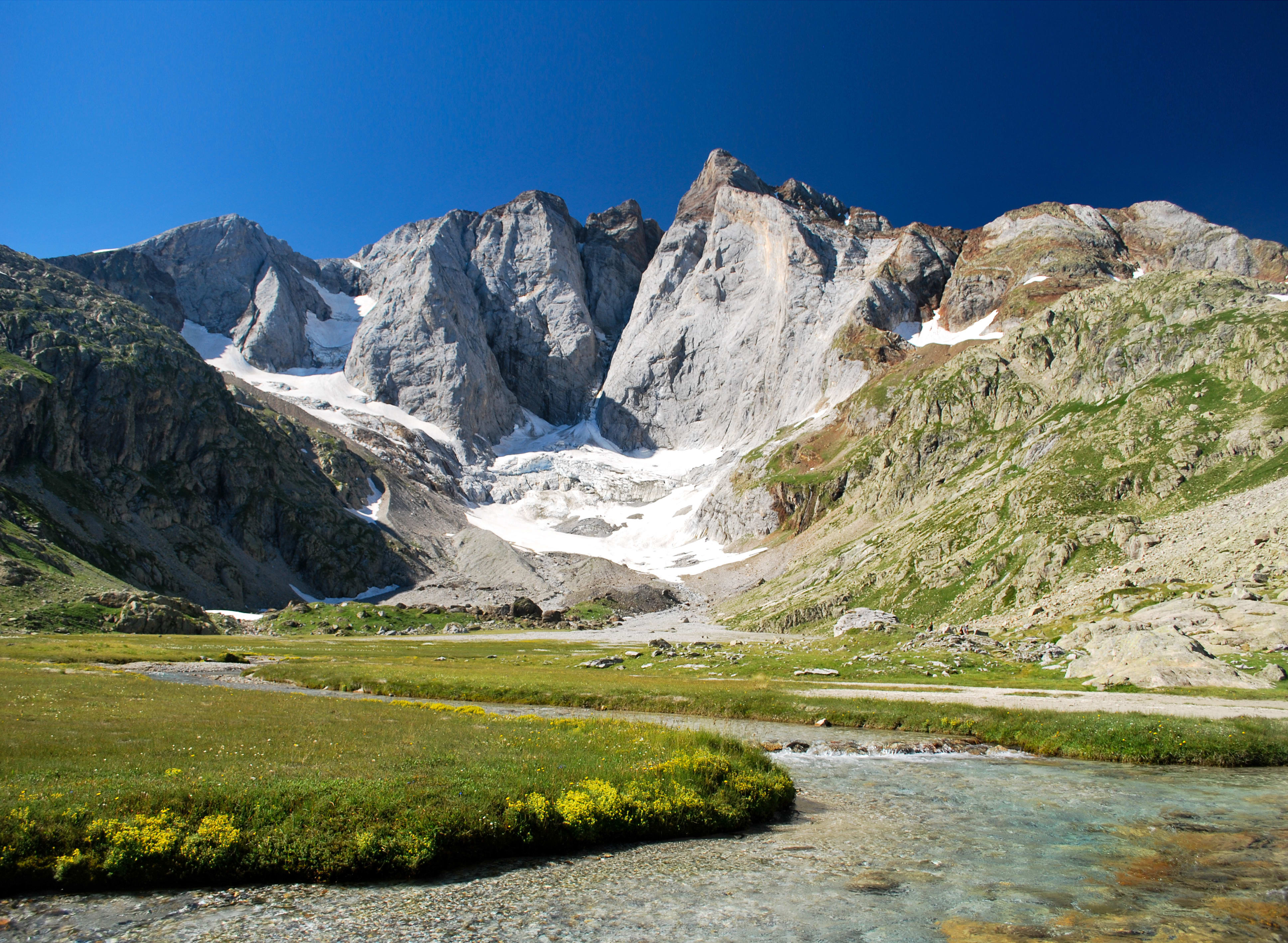 Trek - Du Val d\'Azun au Cirque de Troumouse, traversée au coeur du Parc National des Pyrénées
