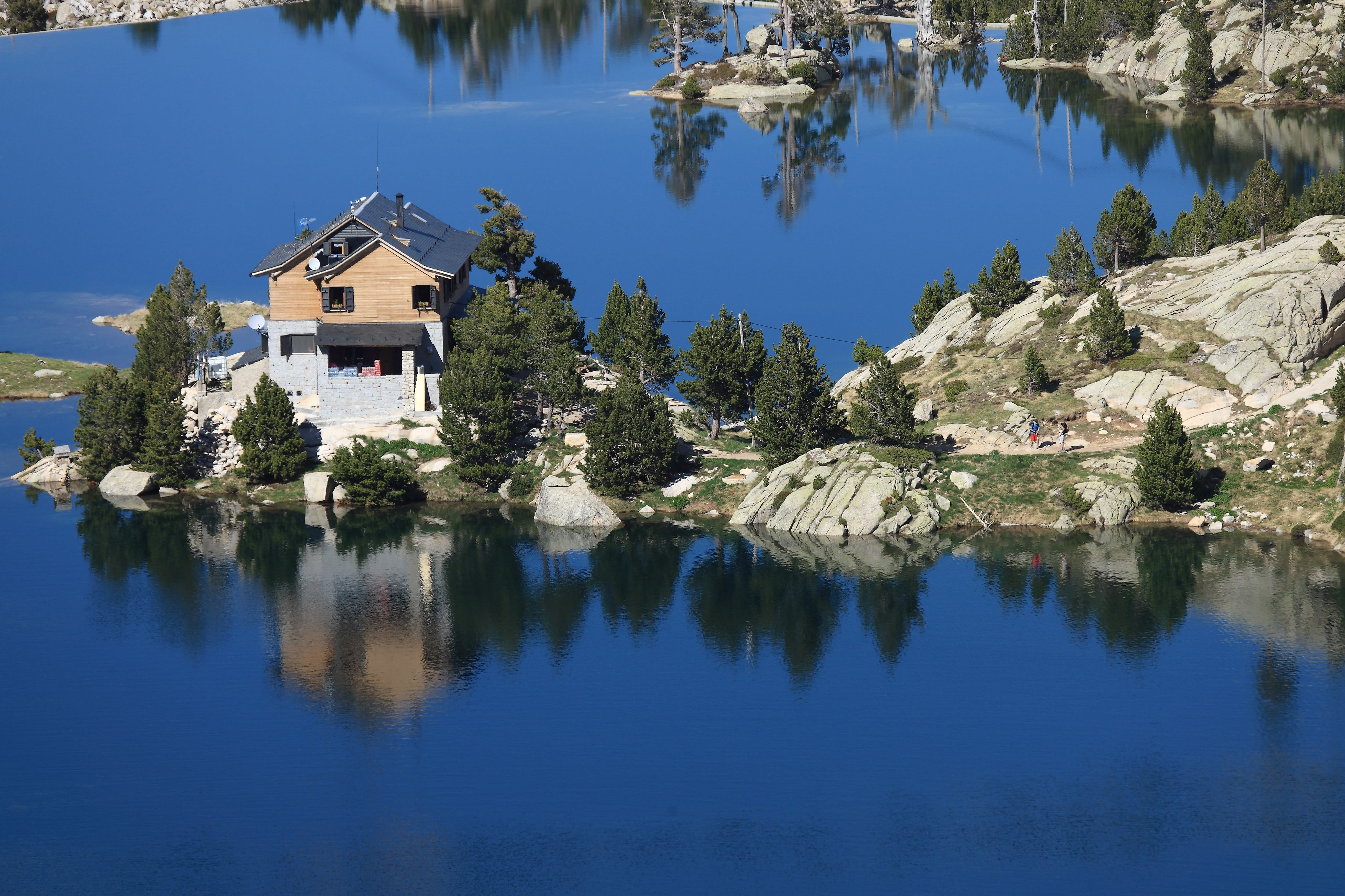 Image Le tour des Encantats, entre lacs et cimes