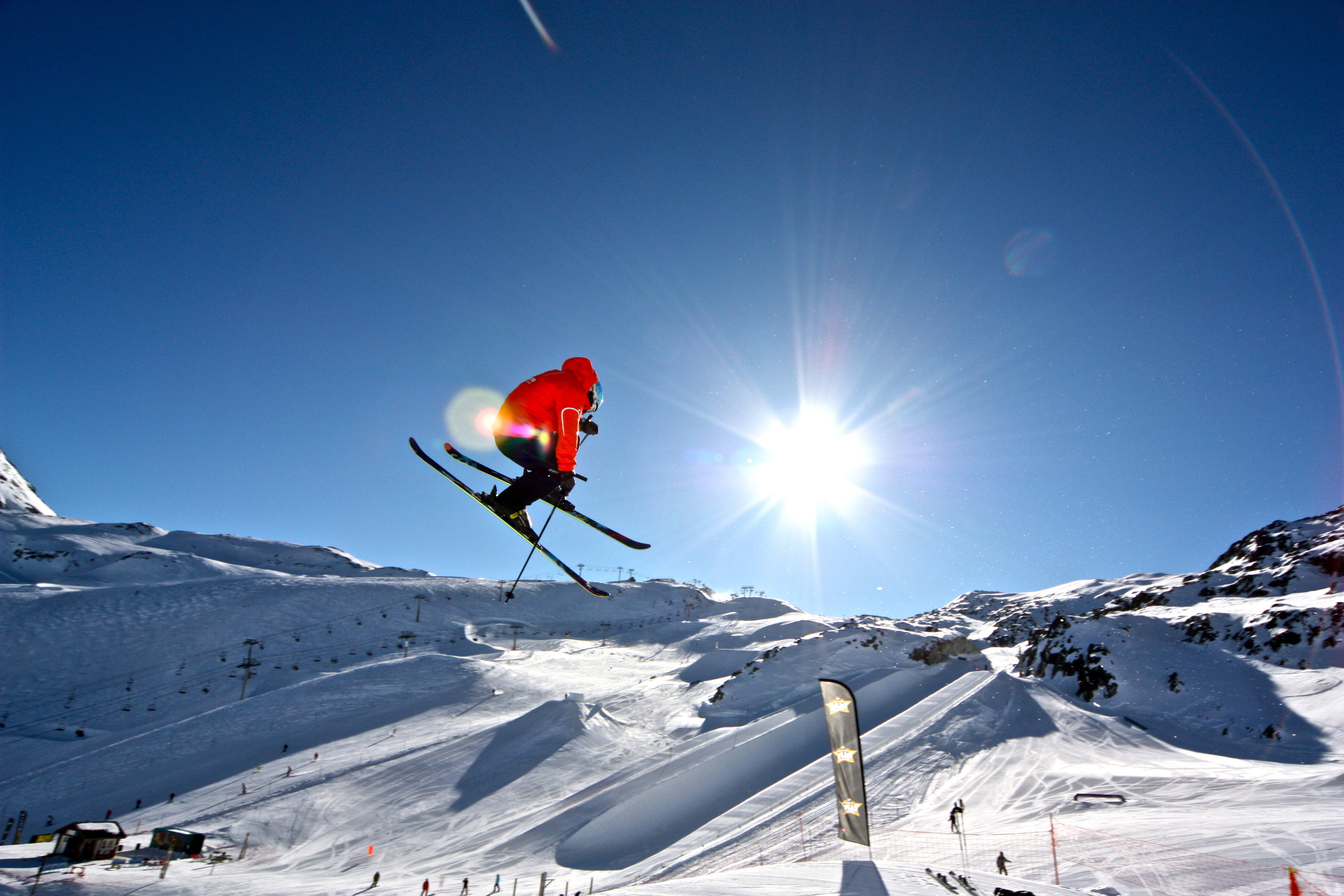 Esqui estilo livre avançado ou snowboard