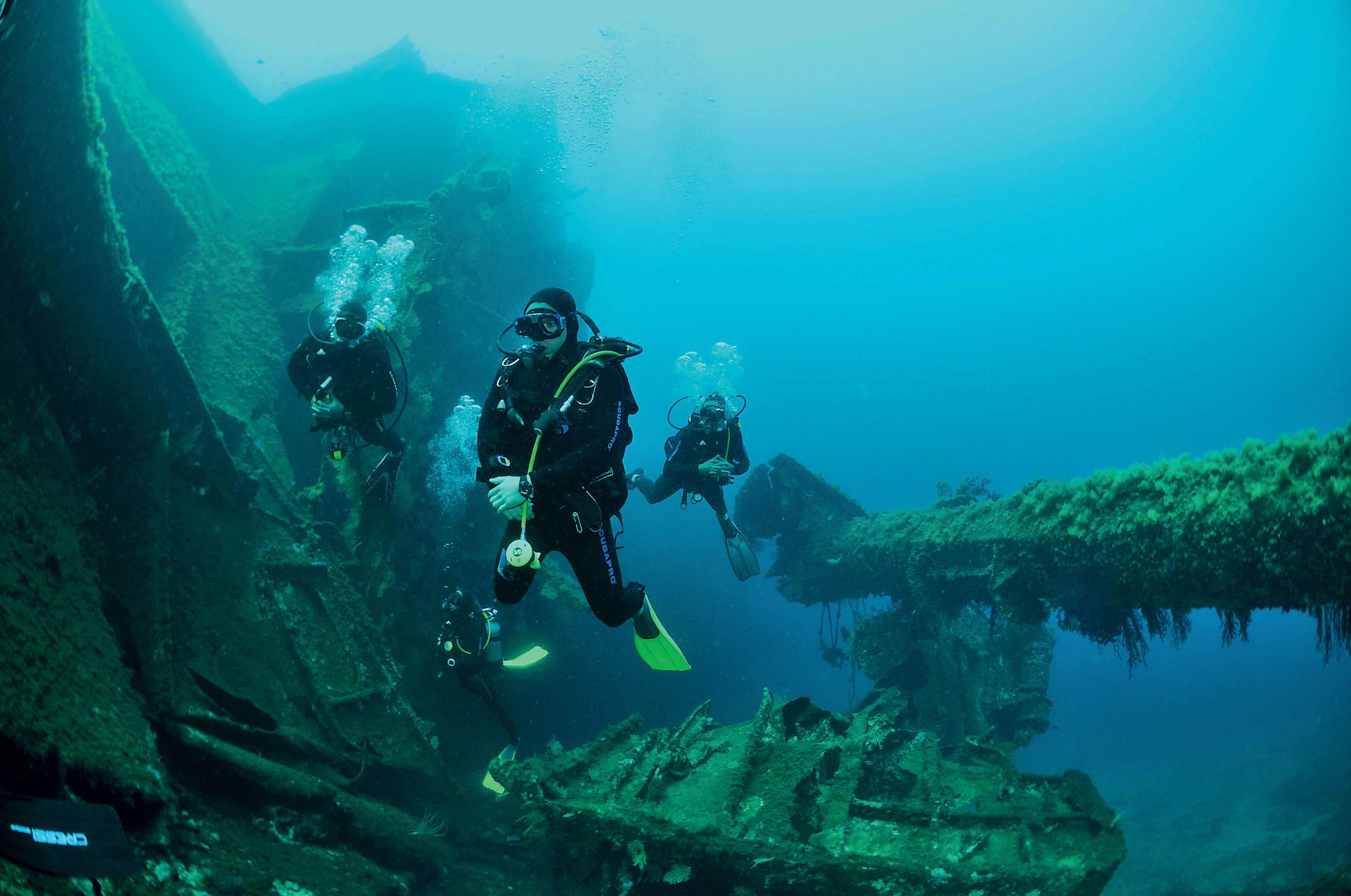 Plongée profonde grands tombants et épaves 50 m