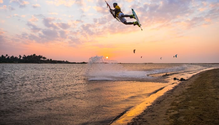 Kitesurf : 7 façons de pratiquer sur neige, terre et mer