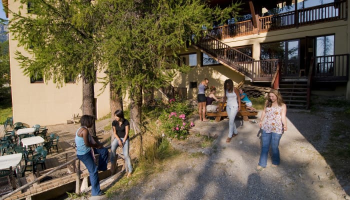 Quand des artistes passent l’été à l’UCPA des Orres aux côtés des jeunes
