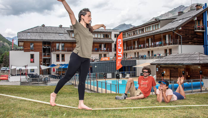 6 bonnes raisons de faire découvrir la slackline à votre enfant