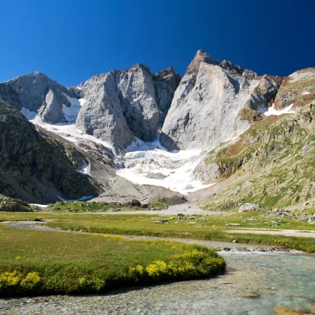 Du Val d'Azun au Cirque de Troumouse, traversée au coeur du Parc National des Pyrénées