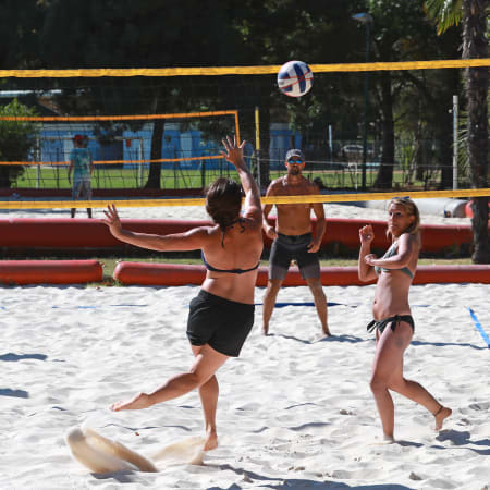 Beach-volley & multiactivités au bord de la méditerranée - Happy Summer