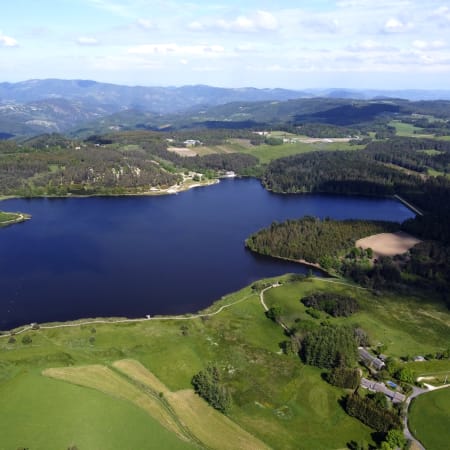 Évasion à Cheval en Ardèche : Volcans, Forêts et Baignade