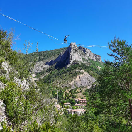 Entre ciel et terre, immersion Highline en camp