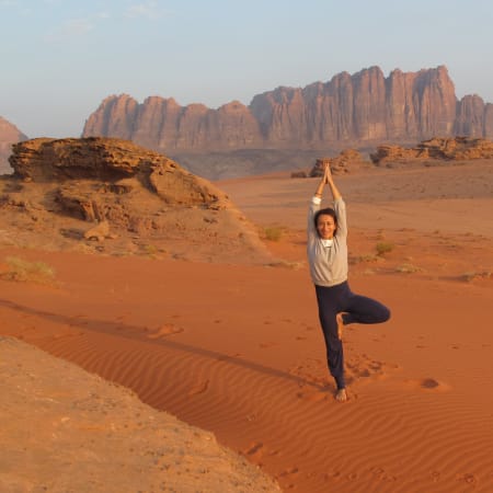 Yoga dans le désert du Wadi Rum
