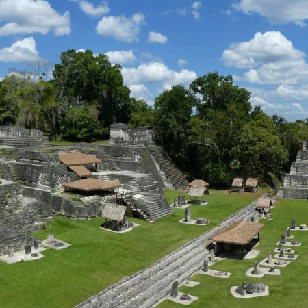Volcans et pyramides mayas