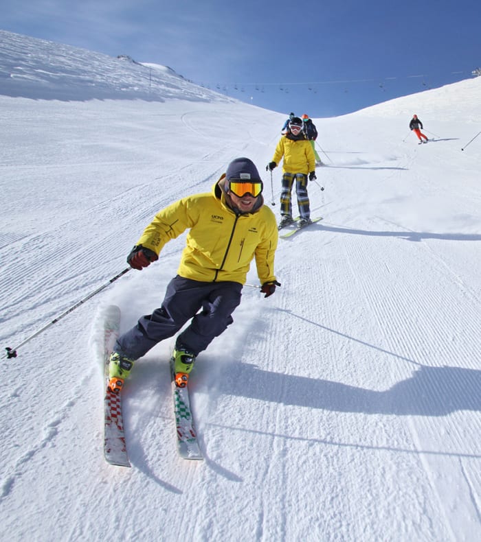 Location ski alpin adulte homme, du débutant à l'expert.