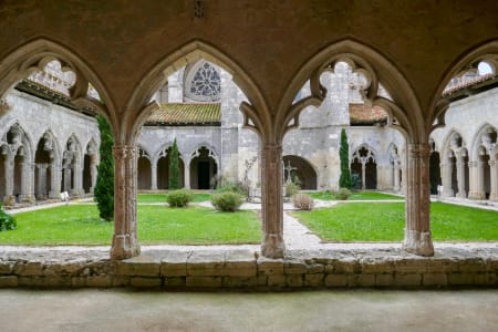 Cloître de la collégiale de La Romieu dans le Gers