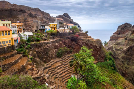Le village de Fontainhas et ses sentiers en terrasse sur l'île de Santo Antao au Cap Vert