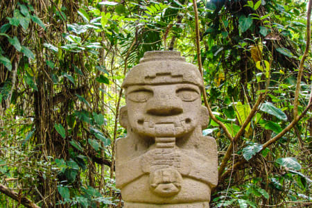 Statue dans le parc archéologique de San Agustin, Colombie