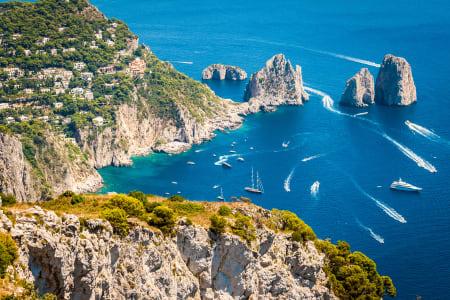 Vue sur les Faraglioni di Capri, Italie