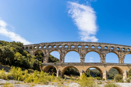Vue panoramique sur le Pont du Gard
