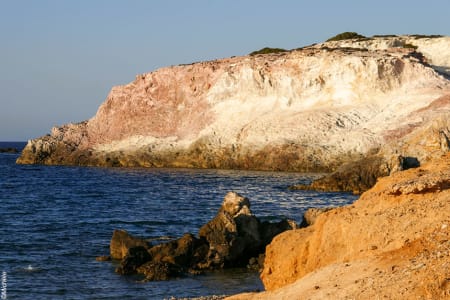 Kavouras et les falaises roses