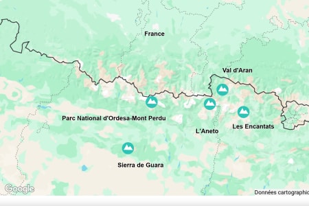 CPM Pyrénées - Guides Et Chasseurs Pyrénéens - Épinglé Des Années 1980
