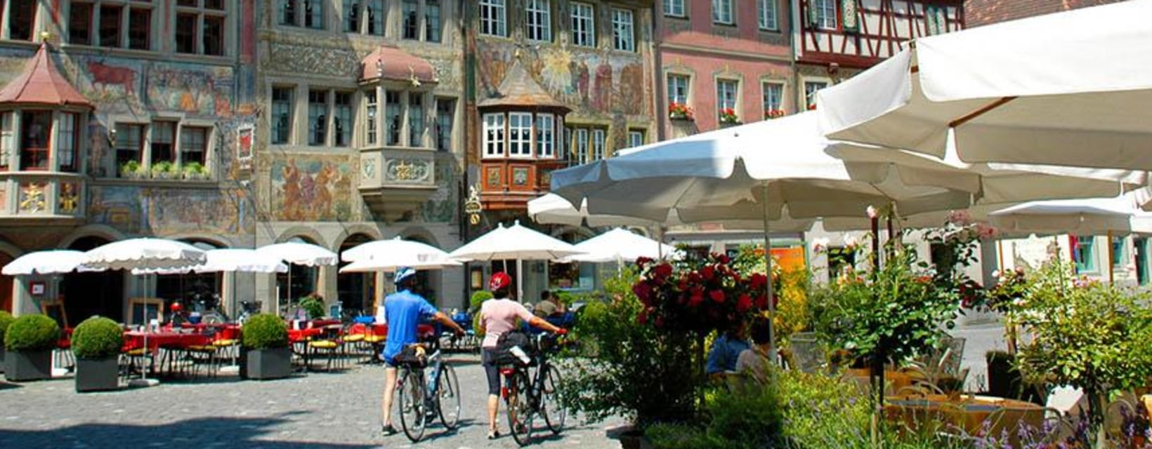 Place du Marché avec ses fresques colorées à Stein am Rhein