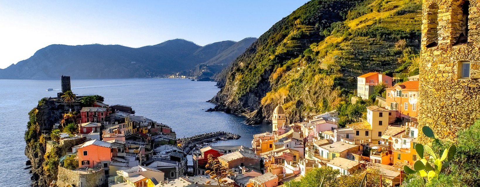 Vue sur la citadelle des hospitaliers à Vernazza