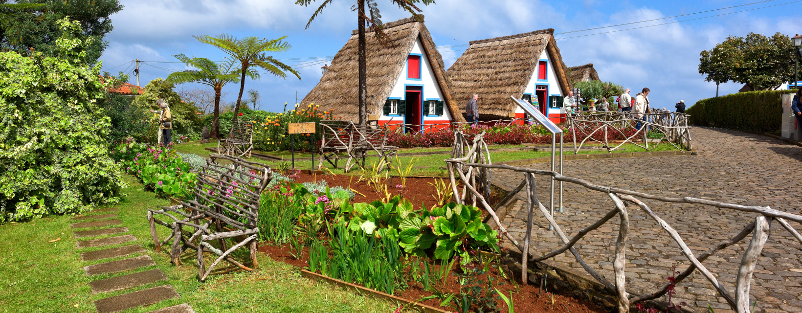 Maisons traditionnelles de Madère dans la ville de Santana