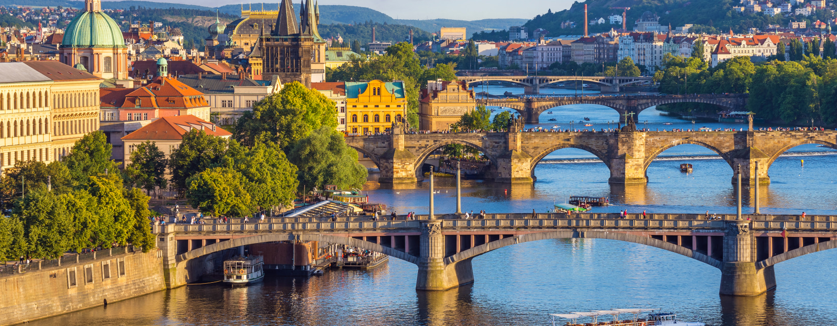 Vue sur le pont de Charles et la ville de Prague