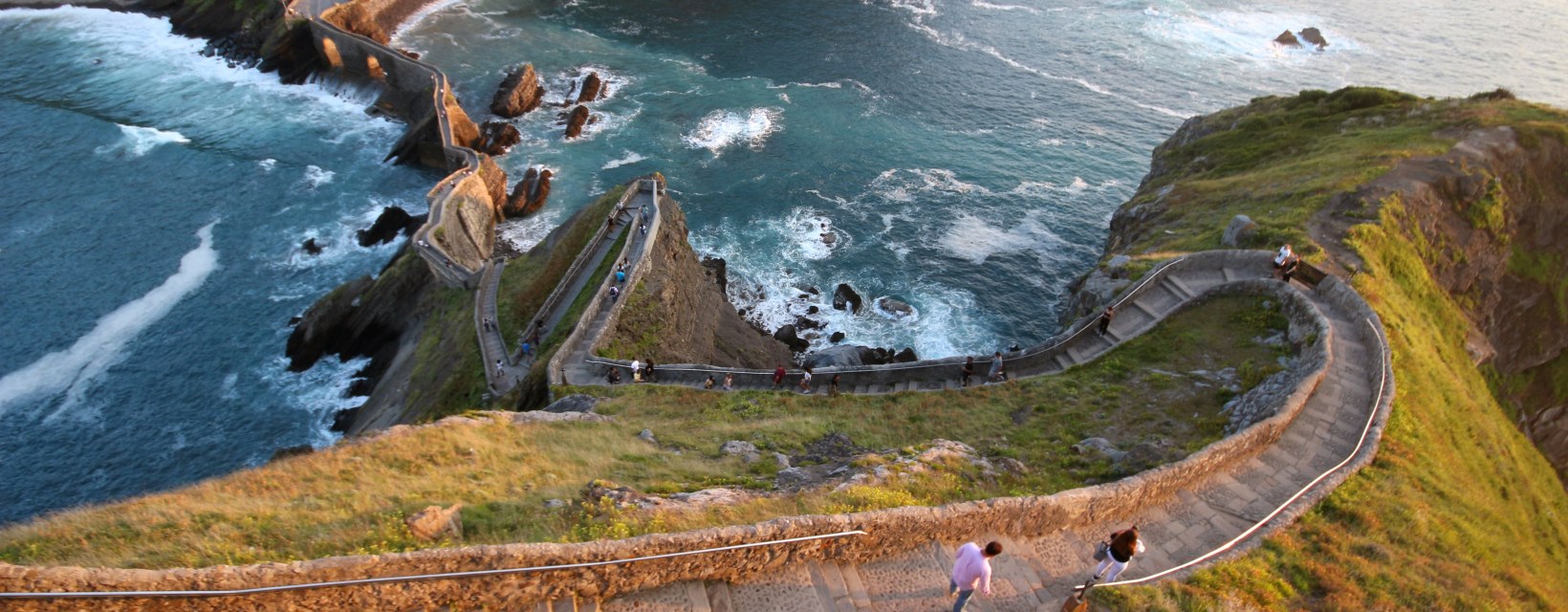 Escaliers menant à l'îlot de San Juan de Gaztelugatxe, Pays-basque espagnol