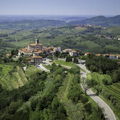 Vue sur Šmartno, collines de Gorizia, Slovénie