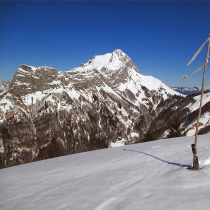 montagnes enneigées des Bauges, Alpes