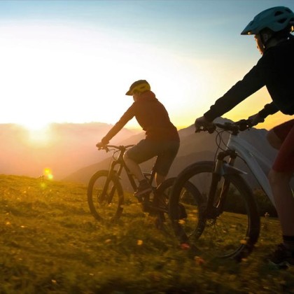 Vélo dans le Tarn au coucher de soleil