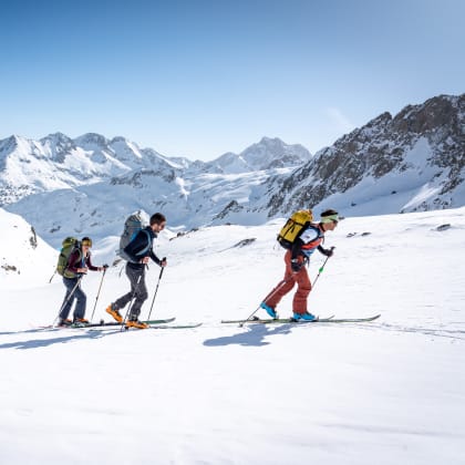Ski de randonnée, refuge Wallon, Vallée du Marcadau, montée vers le col de la Fache, montée à la Pène d'Aragon