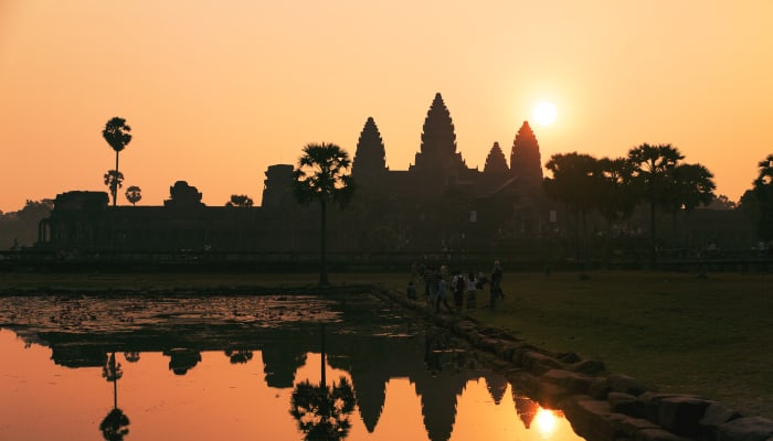 Lever de soleil sur le temps d'Angkor Wat, Cambodge