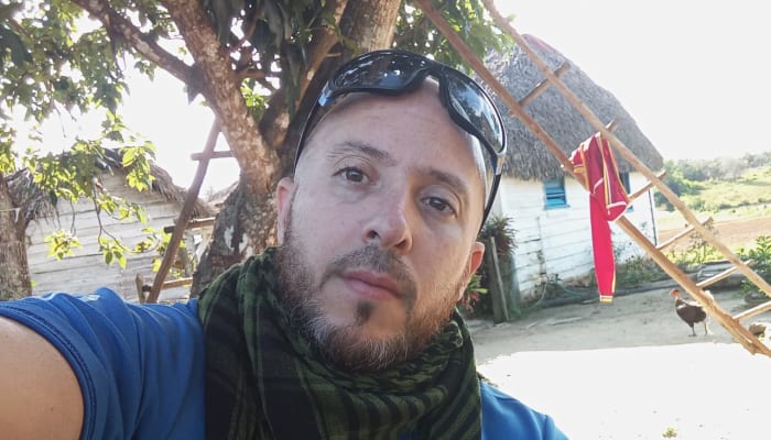 Hugo, Guide à Cuba