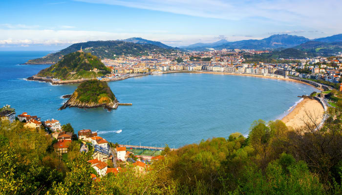 Vue panoramique sur la ville de San Sebastian et son ance