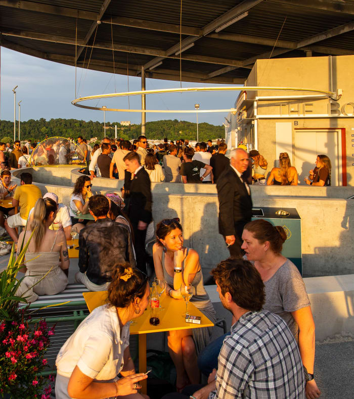 Le Rooftop UCPA Sport Station Bordeaux : apéro avec vue à Brazza